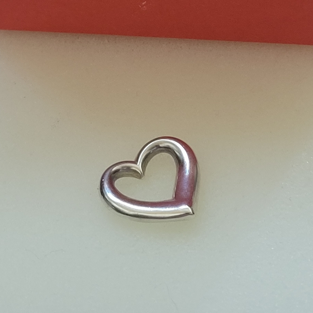 James Avery ☆ RETIRED ☆ Floating Heart Pendant ☆ EUC